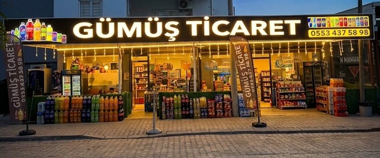 Gümüş Ticaret’in mağaza önü ve sıralı ürünleri